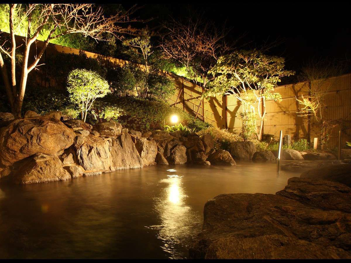 Open-air rock bath / large public bath | Mercure Fukuoka Munakata Resort & Spa