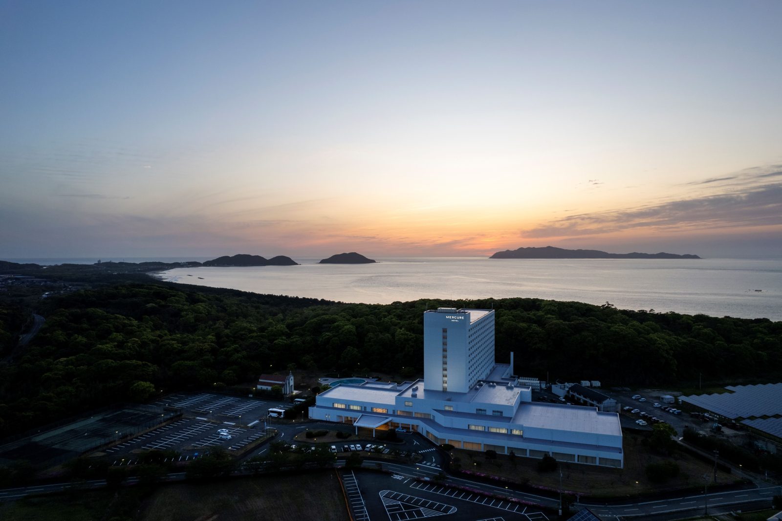 Enjoy an all-inclusive resort stay in Munakata, a city of history and culture.