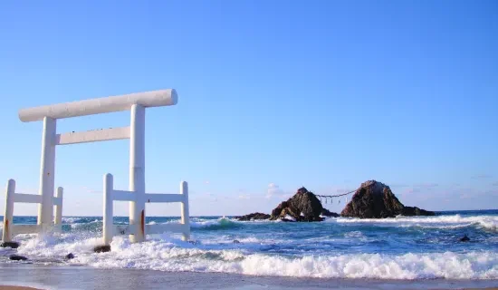 Visit to popular spots in Itoshima such as Shiraito Falls + Akutaya Daimon Pleasure Boat or Akutaya Daimon Park + Ichiran no Mori + Sakurai Shrine + Sakurai Futamigaura Meotoiwa <Hakata>