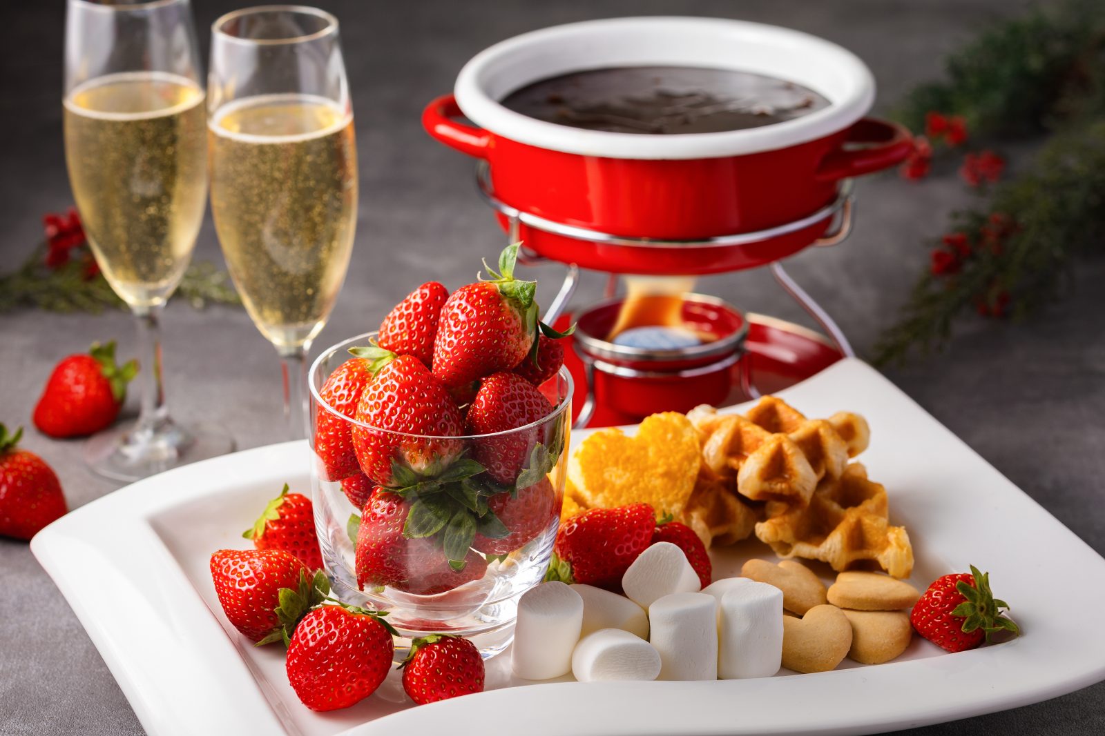 Special plan with strawberry chocolate fondue