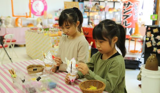 夢中で楽しめる人気のミニパフェ作り